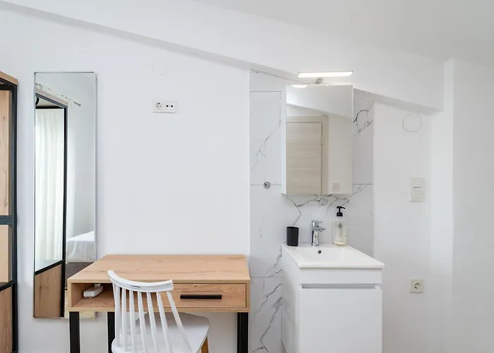 Almond Residential Complex شقة Orfánion